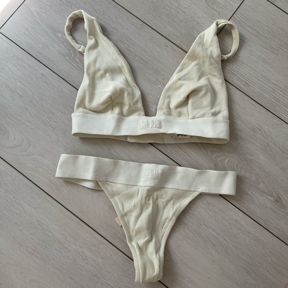 Skims Cream  lingerie set - Picture 1 of 4